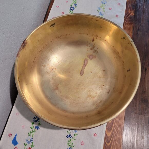 Large Vintage Brass Bowl with Chinese Characters Chinoiserie MCM Patina planter - Picture 6 of 15